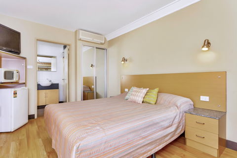 Econo Lodge Karratha - Tourism Brisbane 1