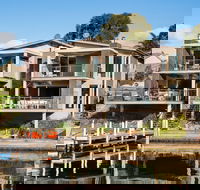 Gippsland Lakehouse - Brisbane Tourism