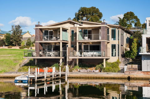 Gippsland Lakehouse - Brisbane Tourism 0