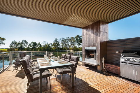 Gippsland Lakehouse - Brisbane Tourism 1