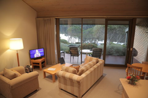 Gipsy Point Lakeside - Tourism Brisbane 1