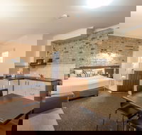 Highlander Motor Inn and Apartments - Tourism Brisbane