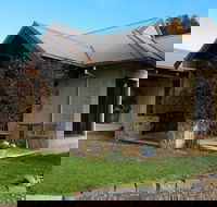 Lake View Farm House - Brisbane 4u