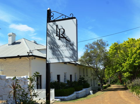Lythgo's Row Colonial Cottages - Brisbane 4u 2