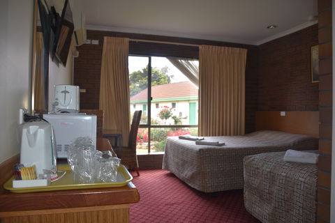 Mount Barker Valley Views Motel And Chalets - Tourism Brisbane 0