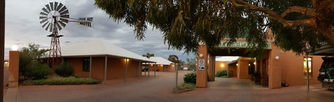 Mud Hut Motel - Tourism Brisbane 0