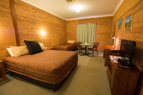 Mud Hut Motel - Tourism Brisbane 2
