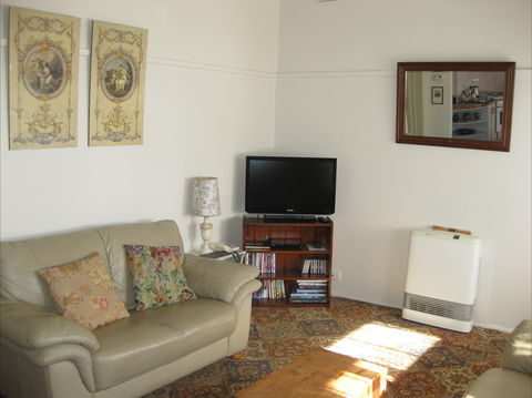 Peel Cottage - Tourism Brisbane 1