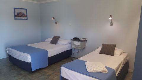 Queens Beach Hotel - Tourism Brisbane 0