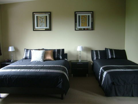 Sacred Mountain Retreat - Tourism Brisbane 0