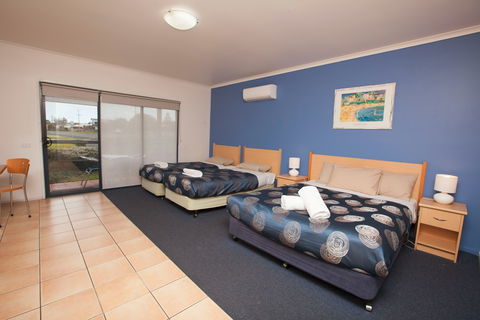 Seaview Motel And Apartments - Brisbane Tourism 2