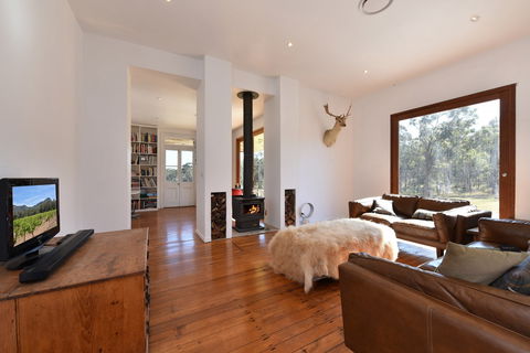 The Parson's Retreat - Brisbane Tourism 0