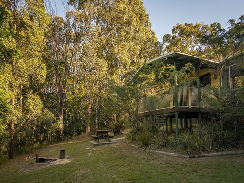Tuckers Rocks Cottage - Tourism Brisbane 0