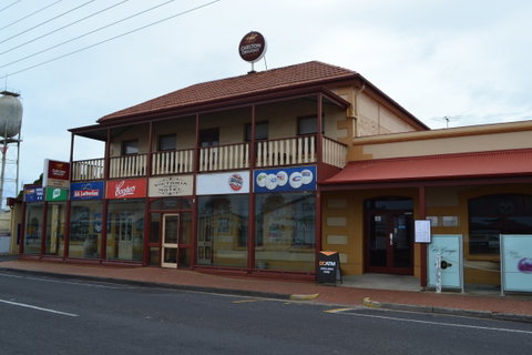 Victoria Hotel Port McDonnell - Tourism Brisbane 0