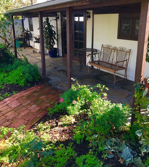 3 Divas Accommodation - The Moscato Cottage - Brisbane 4u 0