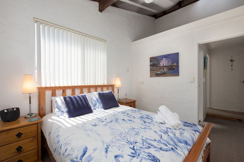 Absolute Oceanfront Cottage - Brisbane 4u 1