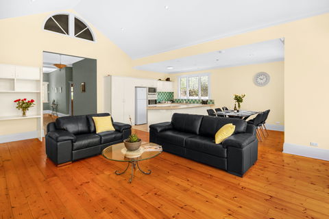Adelaide Style Accommodation-City And Beach Luxury Home - Brisbane 4u 0