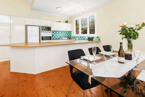 Adelaide Style Accommodation-City And Beach Luxury Home - Brisbane 4u 2