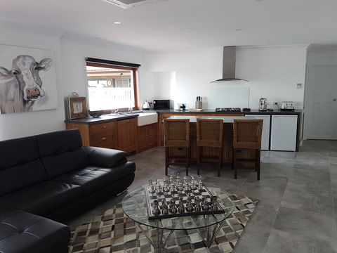 Animal Land Farm Stay - Brisbane 4u 0