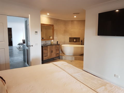 Animal Land Farm Stay - Brisbane 4u 1