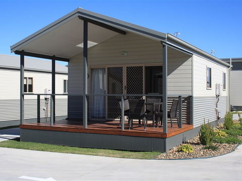 Bowlo Holiday Cabins - Brisbane 4u 0