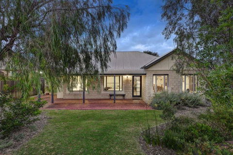 Cottage Retreat/Shady Cottage - Brisbane Tourism 0