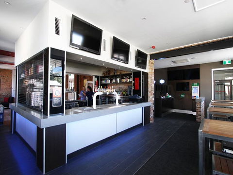 Cow And Calf Hotel - Tourism Brisbane 0