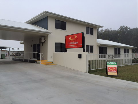 EconoLodge Beachside Motel - Tourism Brisbane 0
