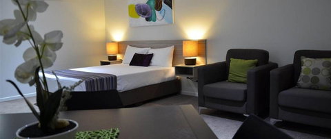 EconoLodge Beachside Motel - Tourism Brisbane 1