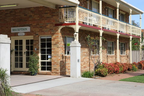 Grand Manor Motor Inn - Brisbane Tourism 0