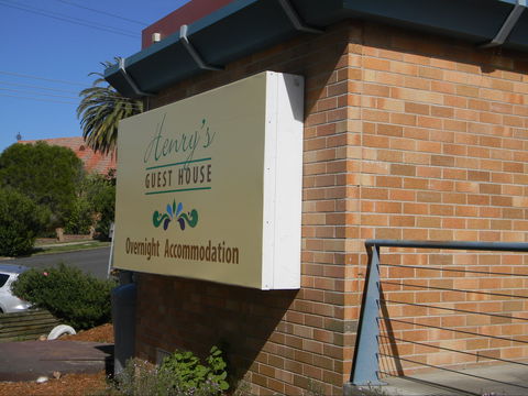 Henry's Quirindi Quality Accommodation - Brisbane 4u 1