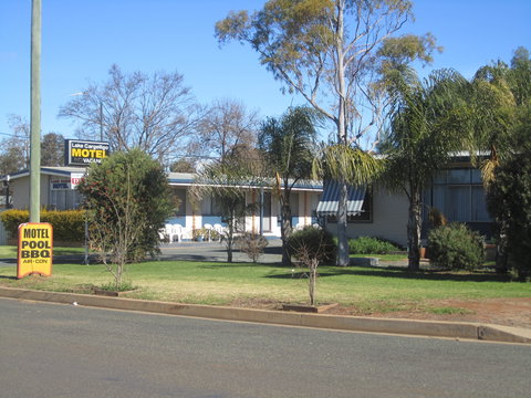 Lake Cargelligo Motel - Brisbane Tourism 0
