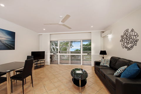 Marlin Waters Beachfront Apartments - Brisbane Tourism 1