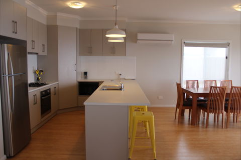 Pelican Place - Brisbane Tourism 0