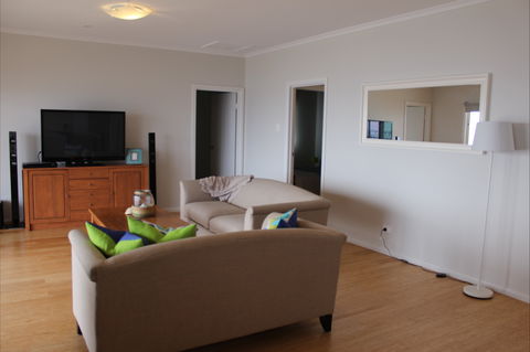 Pelican Place - Brisbane Tourism 2