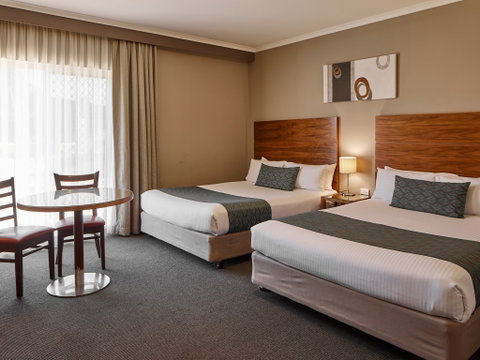 Quality Hotel Dickson - Tourism Brisbane 1