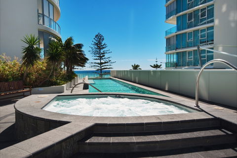 Reflections Coolangatta Beach - Brisbane 4u 1