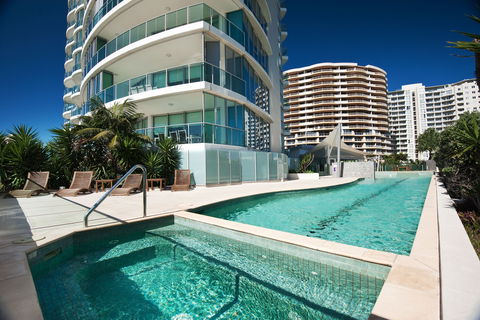 Reflections Coolangatta Beach - Brisbane 4u 2