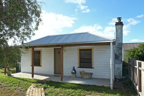 Stable Cottage - Tourism Brisbane 0
