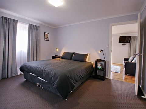 Starline Alpaca Farm Stay - Brisbane 4u 0