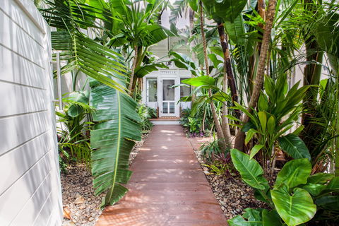 The Guesthouse At Raffertys Resort - Brisbane 4u 0
