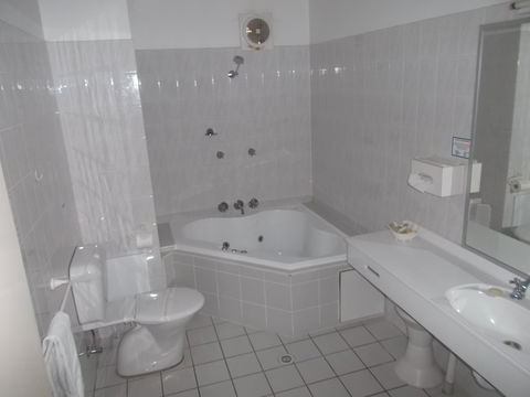 Ulladulla Harbour Motel,  Another Sinclair's Property - Tourism Brisbane 1