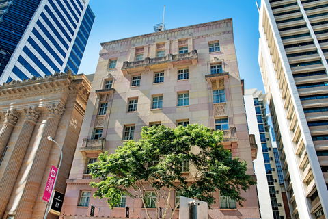 ULTIQA Rothbury Hotel - Tourism Brisbane 0