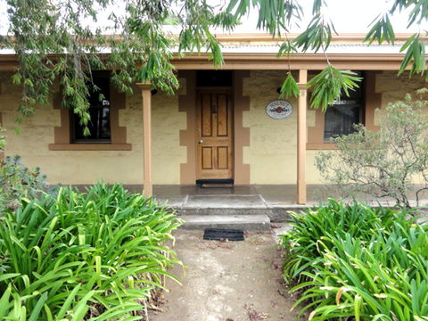 Walnut Cottage - Brisbane Tourism 0