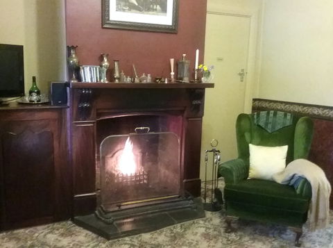 Walnut Cottage - Brisbane Tourism 1