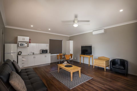 Akuna Motor Inn - Brisbane 4u 0