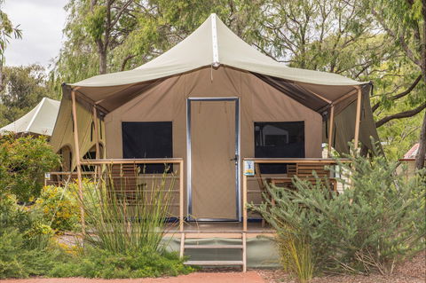 Amblin Holiday Park - Brisbane 4u 0