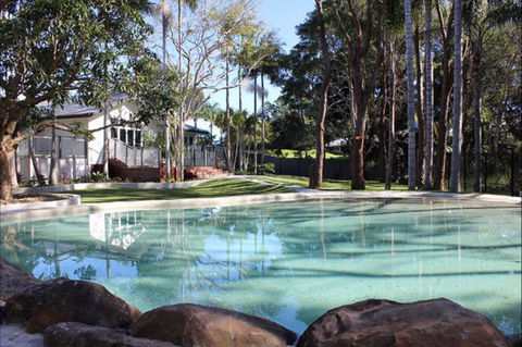 Away On Belongil Fields - Brisbane 4u 0