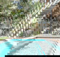 Beach Chalet - Brisbane 4u
