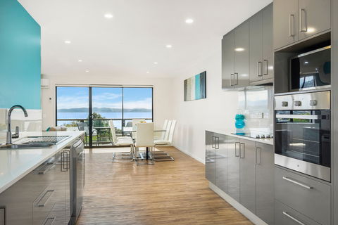 Beach View Apartment - Brisbane 4u 0